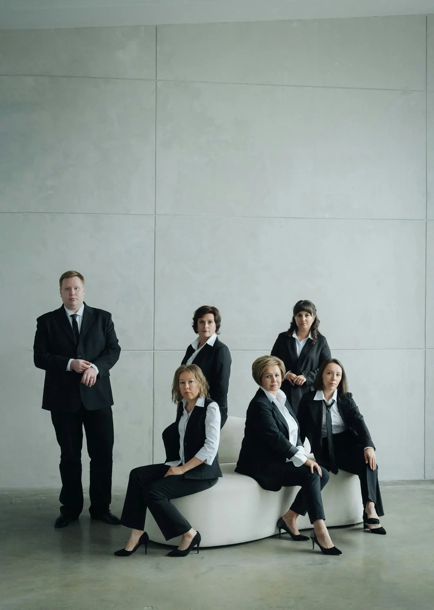 Cinq femmes et un homme dirigeants_Photo par Andrey Myasnikov