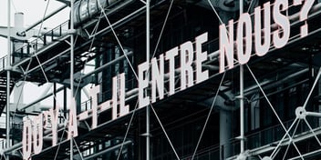 Façade du Centre Pompidou - Qu'y a-t-il entre nous?