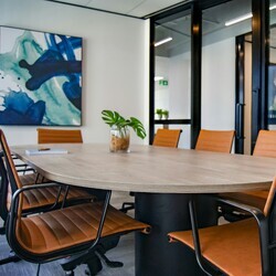 Salle de réunion pour une équipe de gouvernance ou petite équipe de travail  (8 places)